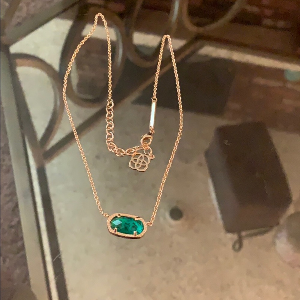 Kendra Scott necklace